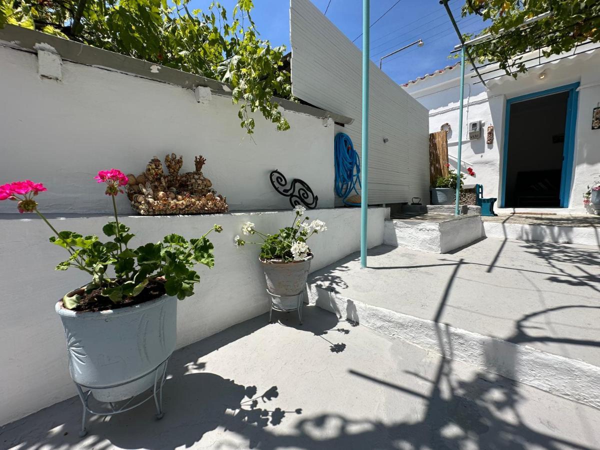 Brinia Cosy Apartment Poros Town Exterior foto